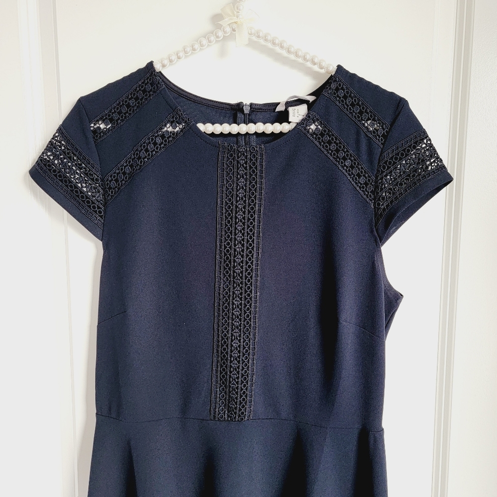 NWOT H&M Navy Blue Lace Eyelet Cap Sleeve Knee-Length Casual Dress Sz M - Picture 2 of 11